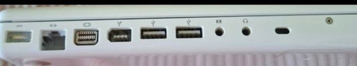 Apple laptop