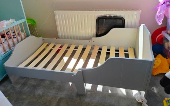 Toddler bed