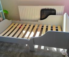 Toddler bed