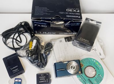 Panasonic Lumix DMC-FX30 Digital Camera - Boxed w/ Charger, Battery, Case, 1GB Card