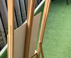 Easel