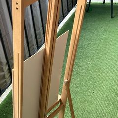Easel