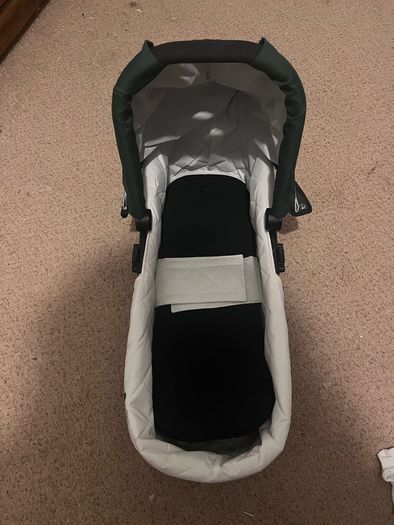 Outnabout Nipper Carrycot Sycamore green
