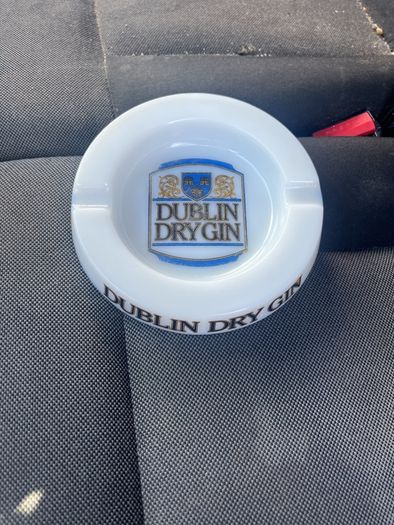 Dublin dry gin ash tray