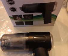 Small car vacuum cleaner