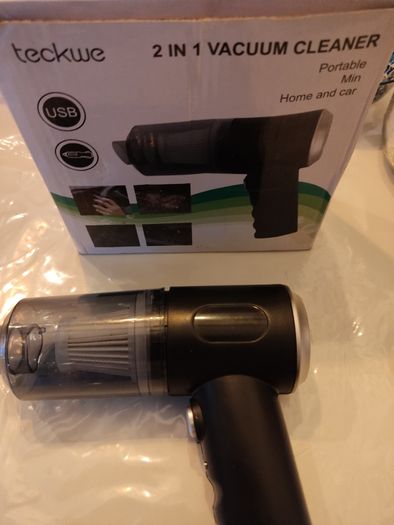 Small car vacuum cleaner