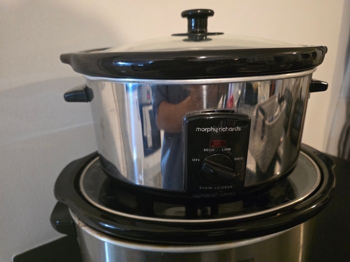Set of slowcookers