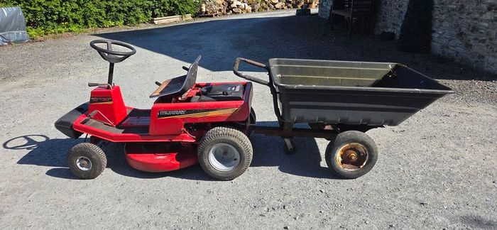 Ride on mower and trailer