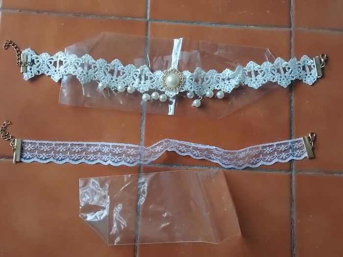 2 new lace necklaces