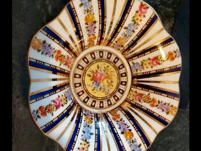 Stunning Regal bowl