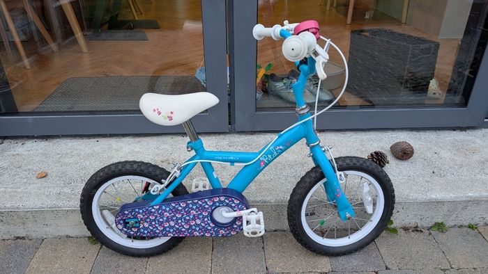 Girls' Apollo 14-inch Bike Great Condition - With Stabilizers