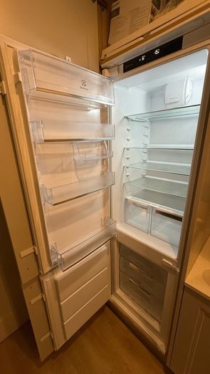 Electrolux 70/30 freezer fridge
