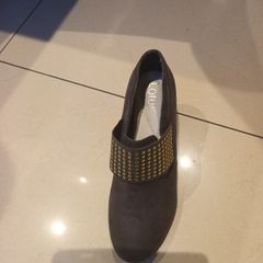 Lotus Shoes.   Size: 7. New- No Tag.