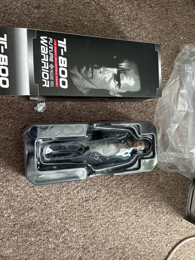 Present toys future warrior (hot toys like)
