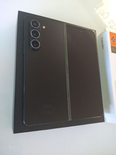samsung Z Fold 5 Unlocked 512gb plus SPIGEN case