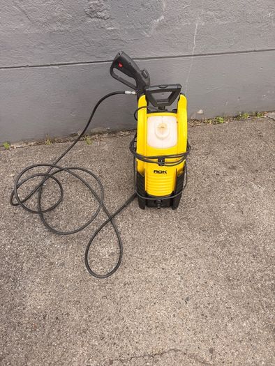 2 Electric Pressure Washers