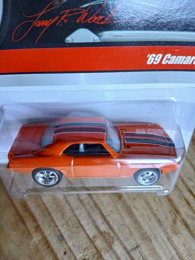 1/64 Hot Wheels Larry,s Garage, Premium Real Riders
