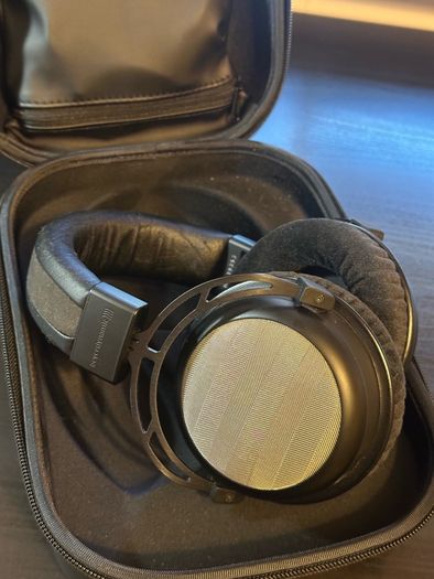 Audiophile Headphones: Beyerdynamic T1 2nd Generation Black Edition