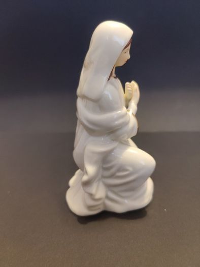 Belleek Nativity MARY