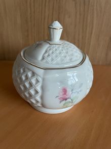 Donegal Parian China sugar bowl in the "Irish Rose" pattern