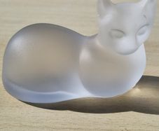 Lenox - a cat figurine made of frosted crystal glass