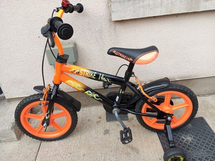 Kids strike bike size 14 inch wheels