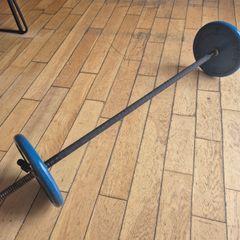 barbell with 2x 10kg weights