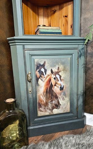Corner display unit