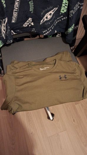 Kids Under Armour xl tshirt