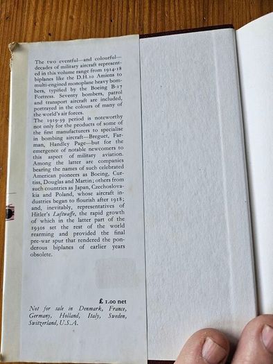 Bombers. Between The Wars 1919-39.the Pocket Encyclopedia Of Worl Aircraft In Colour. 1970 First Edition Hardback With Dustjacket In Good Condition.  See Photos For Same.