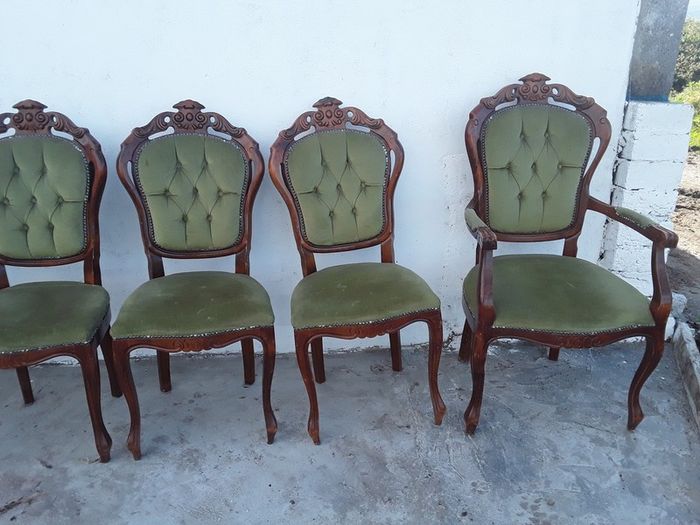 Beautiful Italian design inlaid table with 6 chairs Including 2 carvers