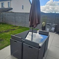Garden table with 5 seats + humbrella