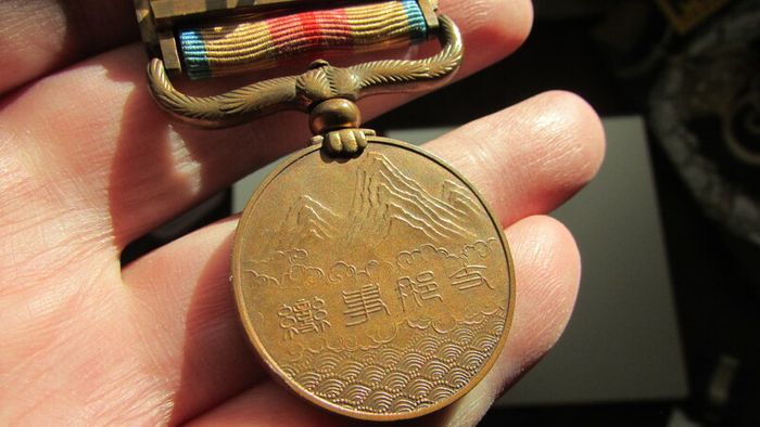 Japanese China Incident Medal 1937.Bronze medal in case.