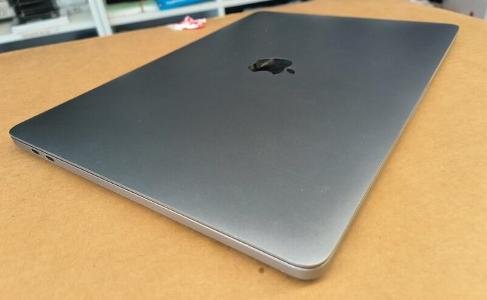 2020 MacBook Pro 13-inch M1 (A2338) 16GB RAM 500GB SSD Space Gray macOS Sequoia 15.5 , Battery Cycle: 370 (Was MDM Framework)