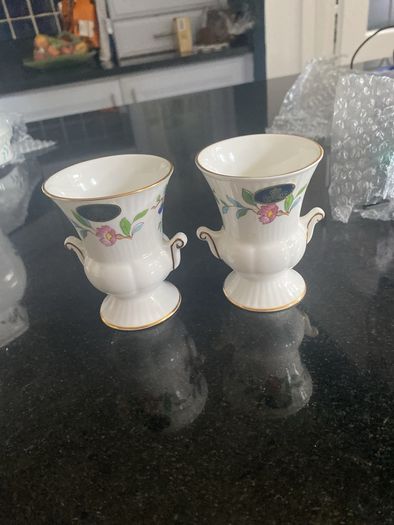 Aynsley pair of Pembroke small vases