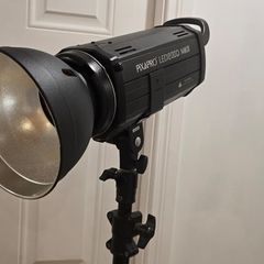 Professional studio podcasting streaming light LED200D MKII - with tripod