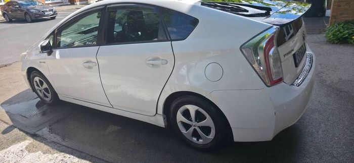 PRICE DROP 2012 Toyota Prius + hybrid battery warranty