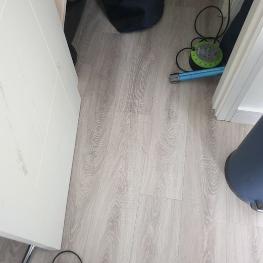 Laminate floor flooring  service