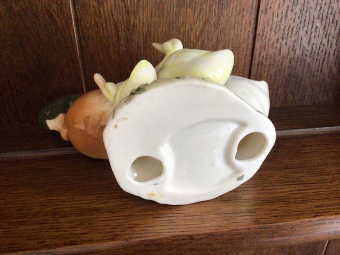 Vintage Duck Ornament W ducklings