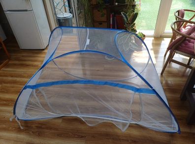 Pop up mosquito net