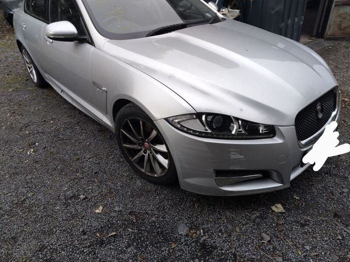 Jaguar xf 2.2 R-sport breaking for parts