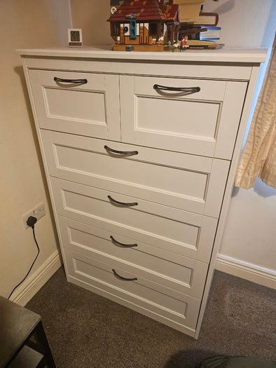 Chest of drawers