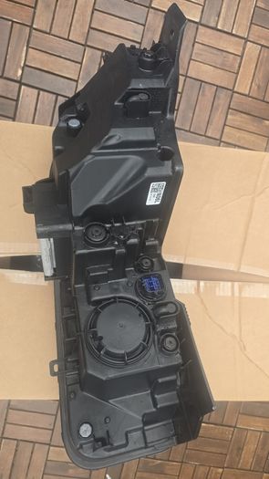 hyundai ioniq 5 left headlight and daylight