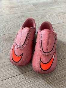 Girls football boots Nike Mercurial size UK10 (EUR 27.5)