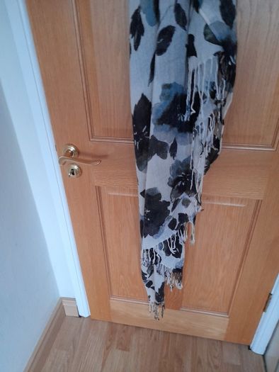 Ladies scarfs