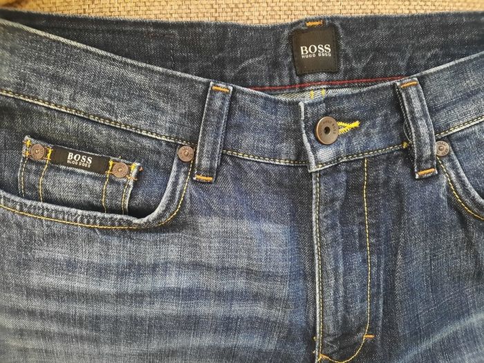 Boss jeans 33 waist and 28 leg in very good condition with no issues FREE STANDARD POSTAGE INCLUDED