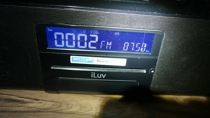 iLuv Dock Station iPod Bluetooth CD Alarm USB BluePin AM/FM AUX Antenna i198BLK