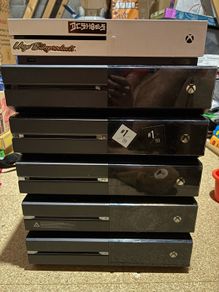 Bundle of Xbox 1