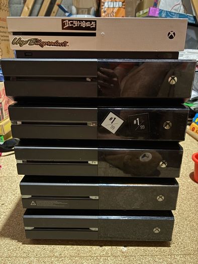Bundle of Xbox 1
