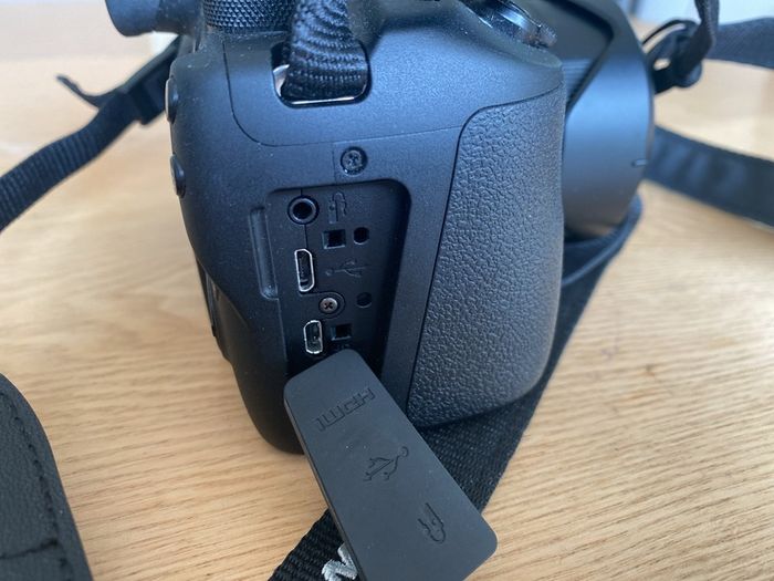 Canon Powershot SX70 HS + Canon accessories.